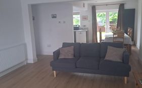 Cheltenham - 3 Bedroom, Parking, Disneyplus
