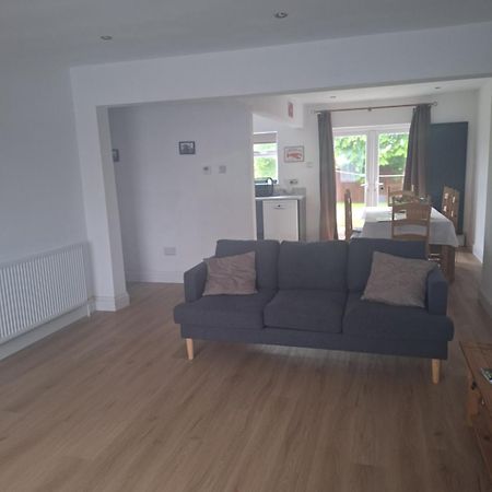 Cheltenham - 3 Bedroom, Parking, Disneyplus Exterior photo